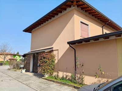 Villa con giardino a Brugnera