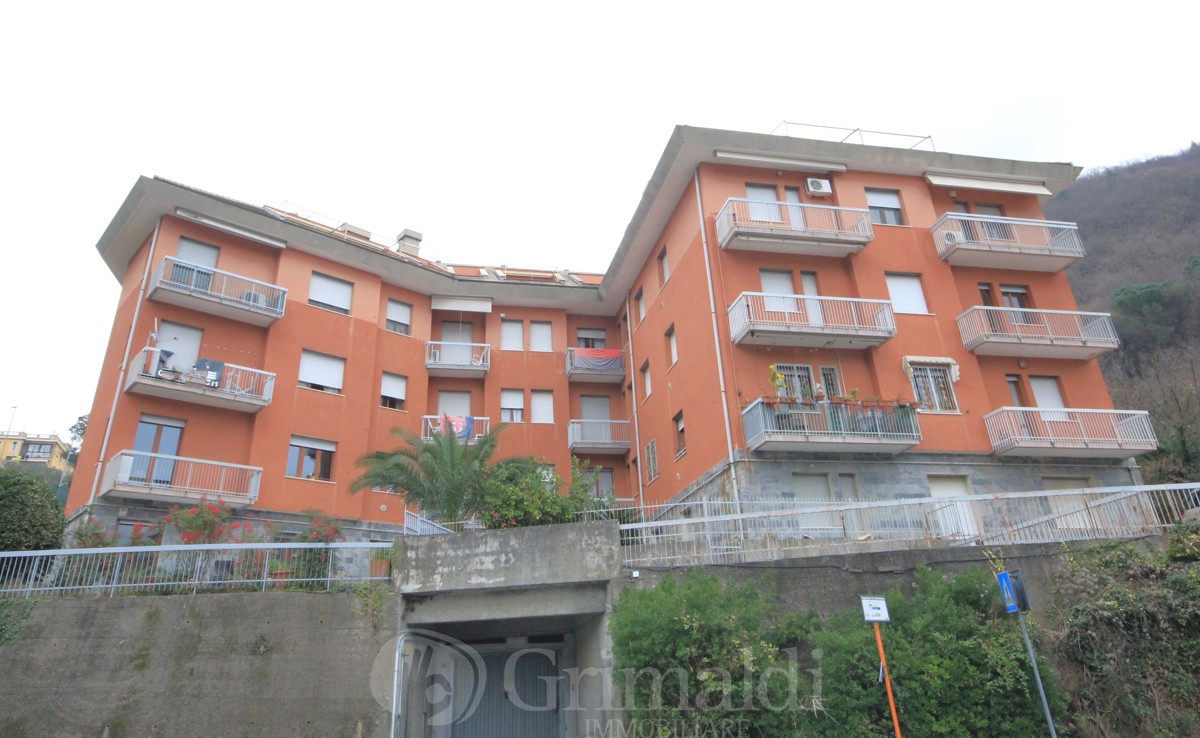 Appartamento con box a Genova