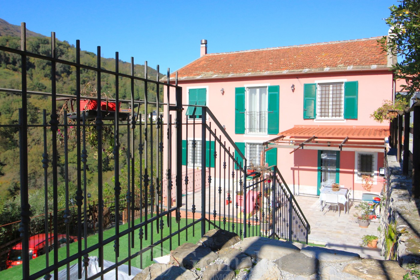 Casa indipendente con giardino a Genova