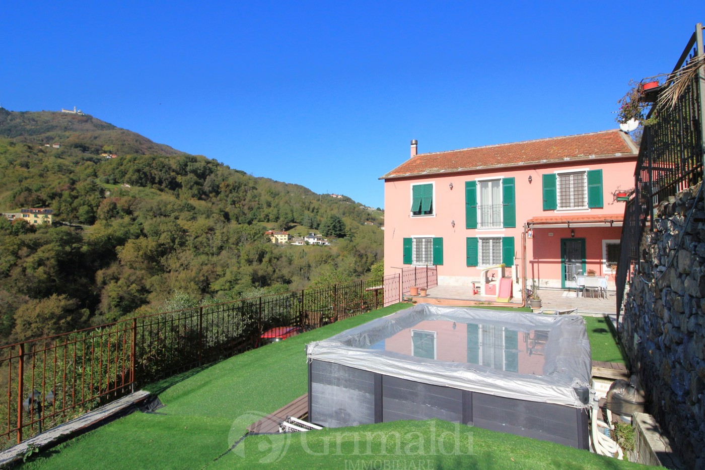 Casa indipendente con giardino a Genova