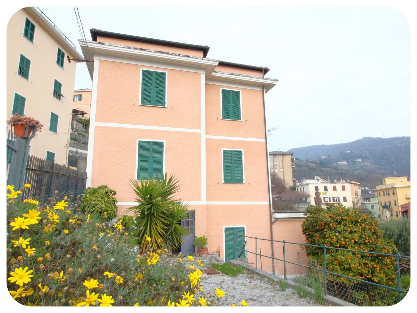 Casa indipendente da ristrutturare a Genova