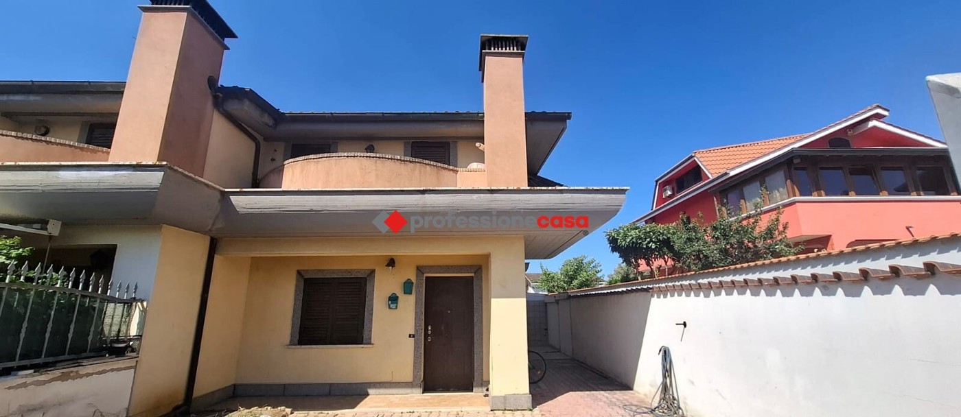 Villa con giardino a Pomezia