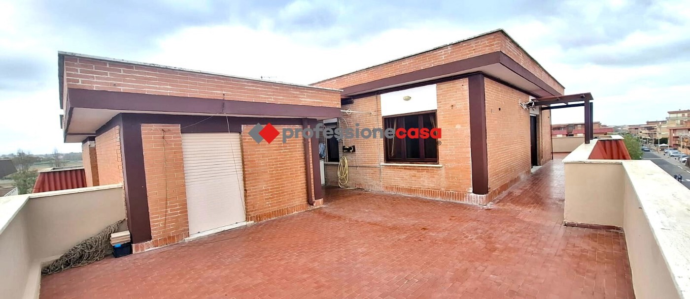 Attico vista mare a Pomezia