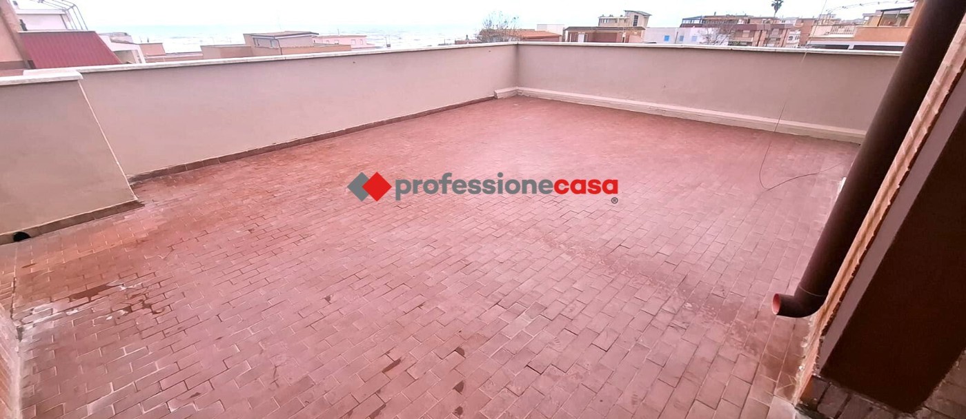 Attico vista mare a Pomezia