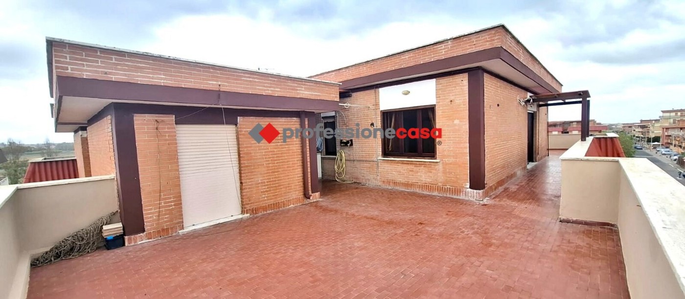 Attico vista mare a Pomezia