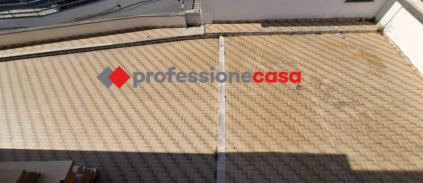 Negozio in affitto a Pomezia