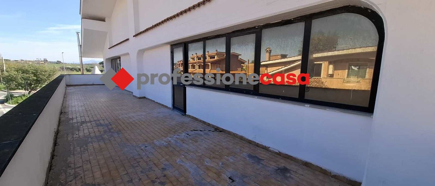 Negozio in affitto a Pomezia