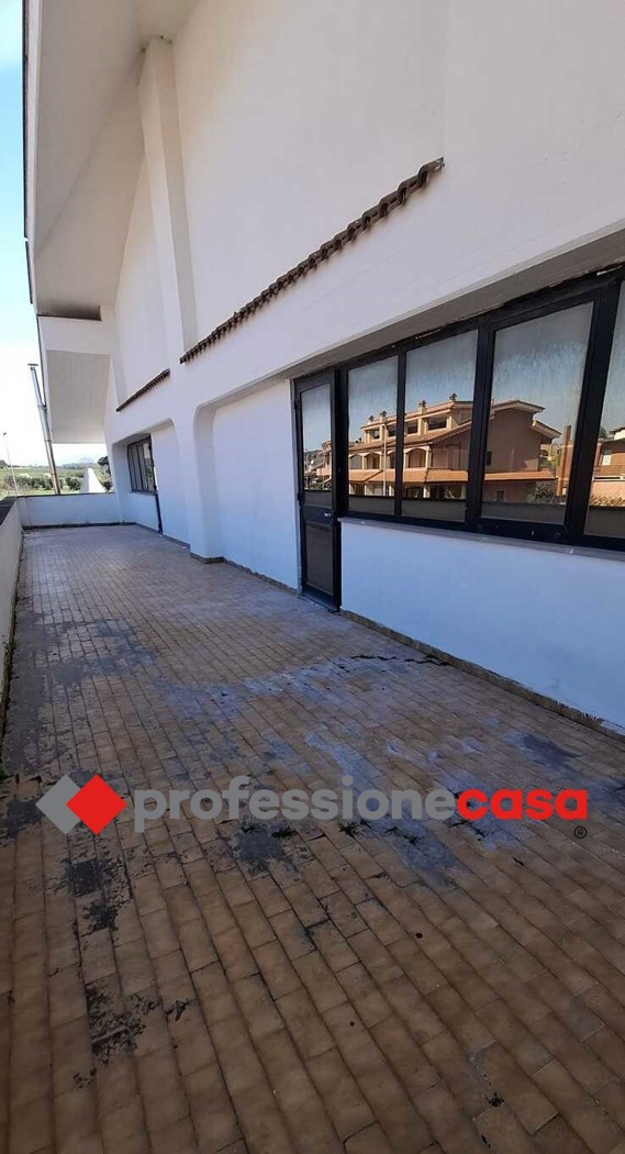 Negozio in affitto a Pomezia