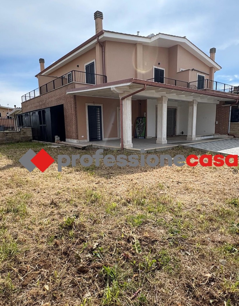 Villa con giardino a Pomezia