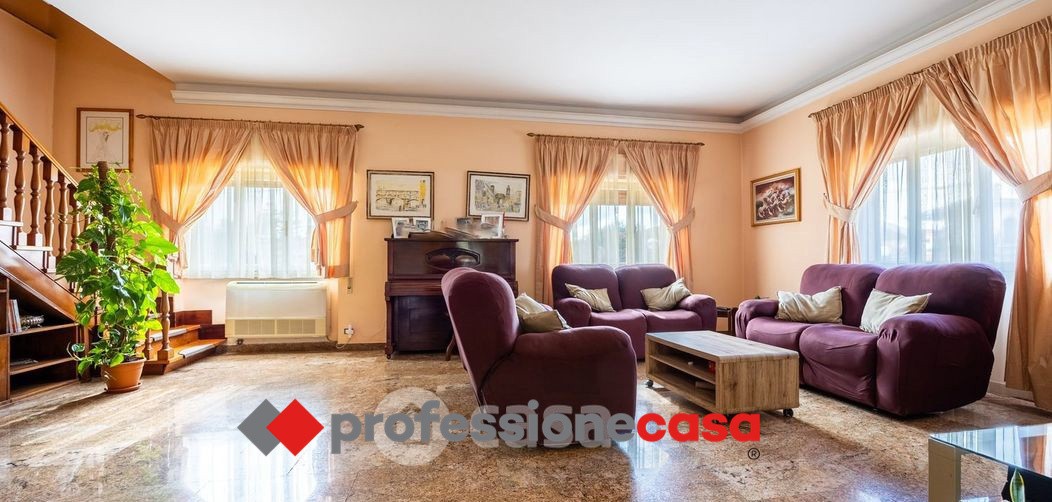 Casa indipendente con giardino a Pomezia