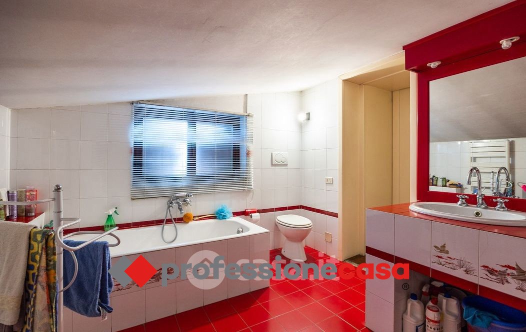 Casa indipendente con giardino a Pomezia