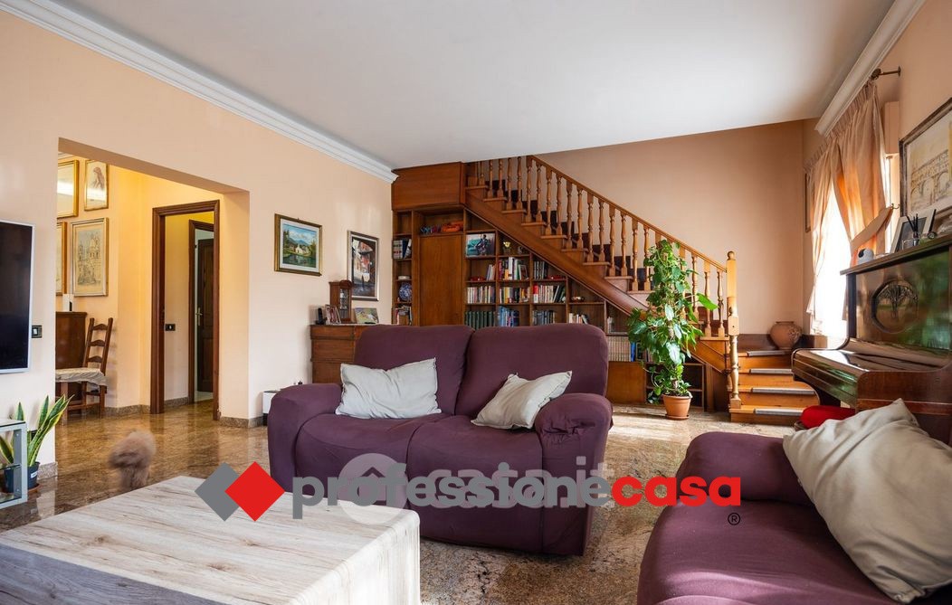 Casa indipendente con giardino a Pomezia