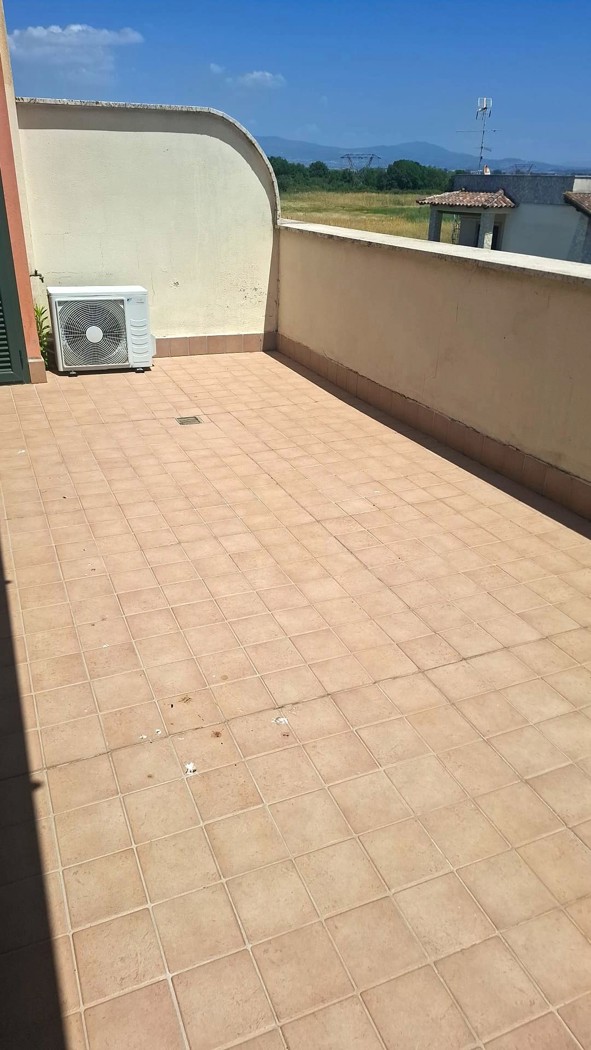Casa indipendente con giardino a Pomezia