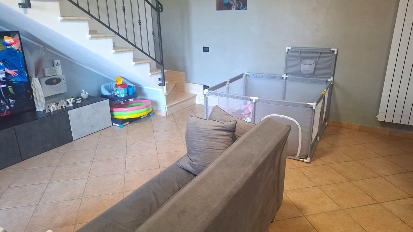 Casa indipendente con giardino a Pomezia