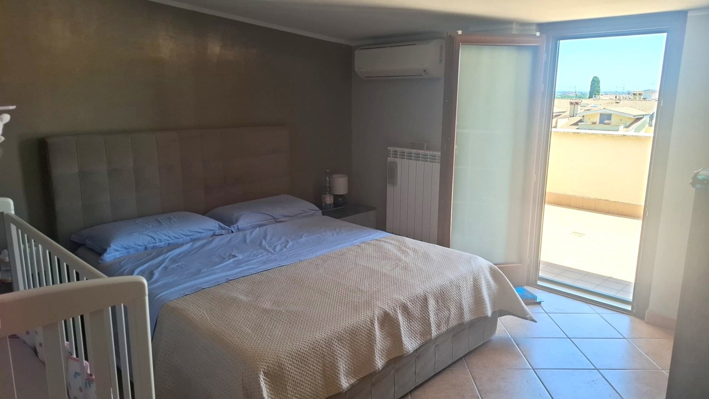 Casa indipendente con giardino a Pomezia