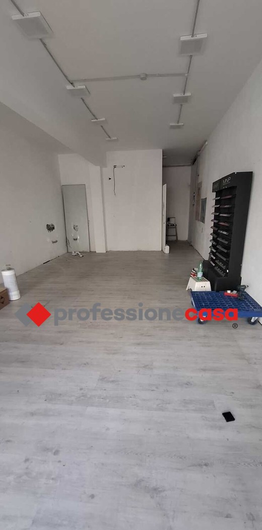 Negozio in affitto a Pomezia
