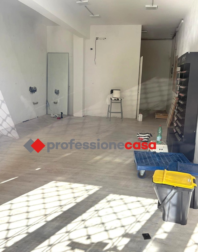 Negozio in affitto a Pomezia