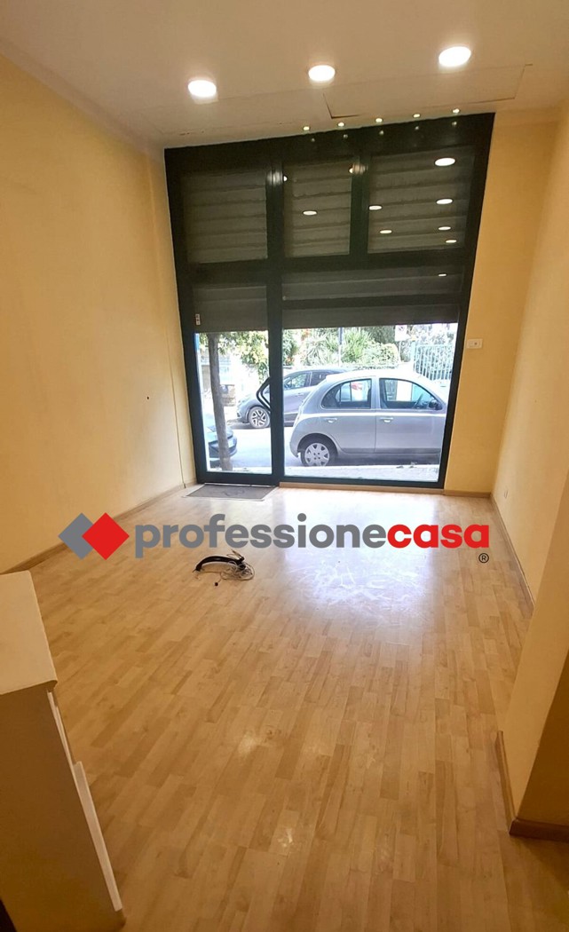 Negozio in affitto a Pomezia