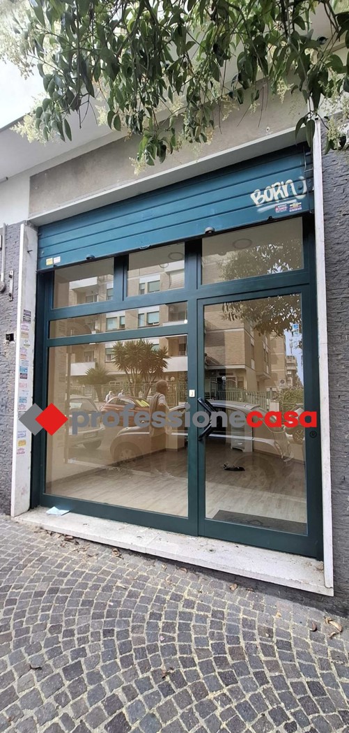 Negozio in affitto a Pomezia