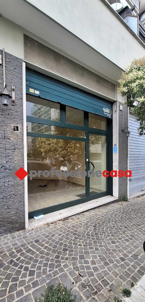 Negozio in affitto a Pomezia