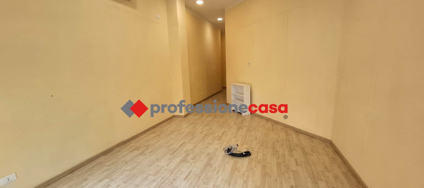 Negozio in affitto a Pomezia