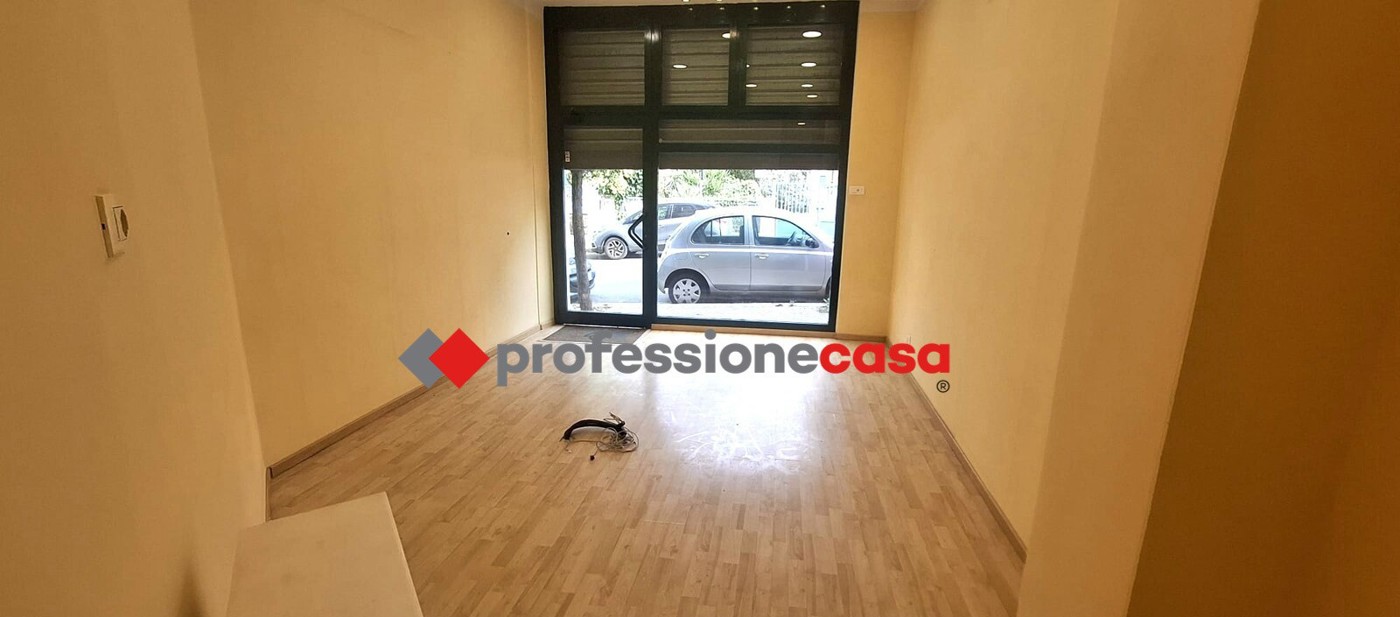 Negozio in affitto a Pomezia