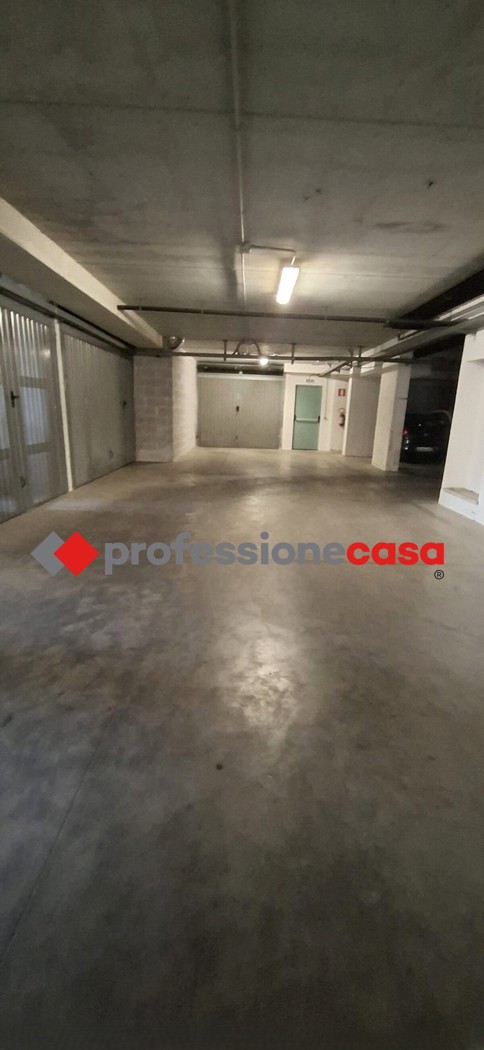 Box/Garage 18mq in vendita a Pomezia