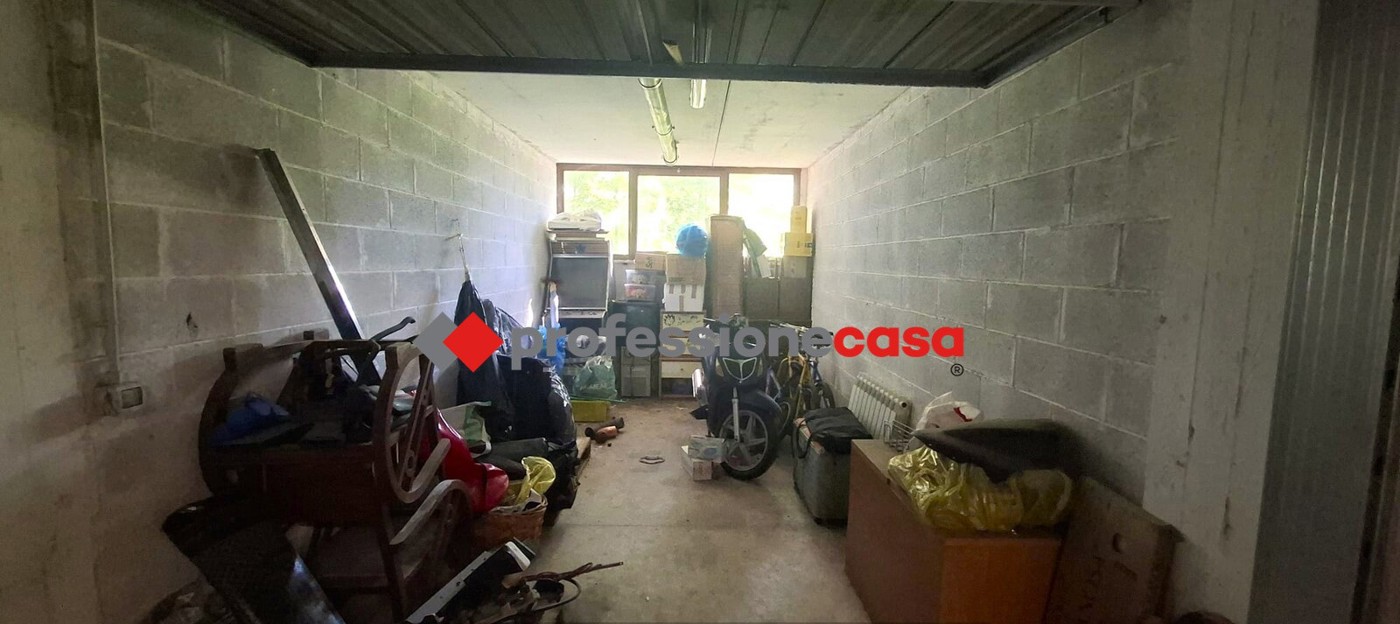 Box/Garage 18mq in vendita a Pomezia