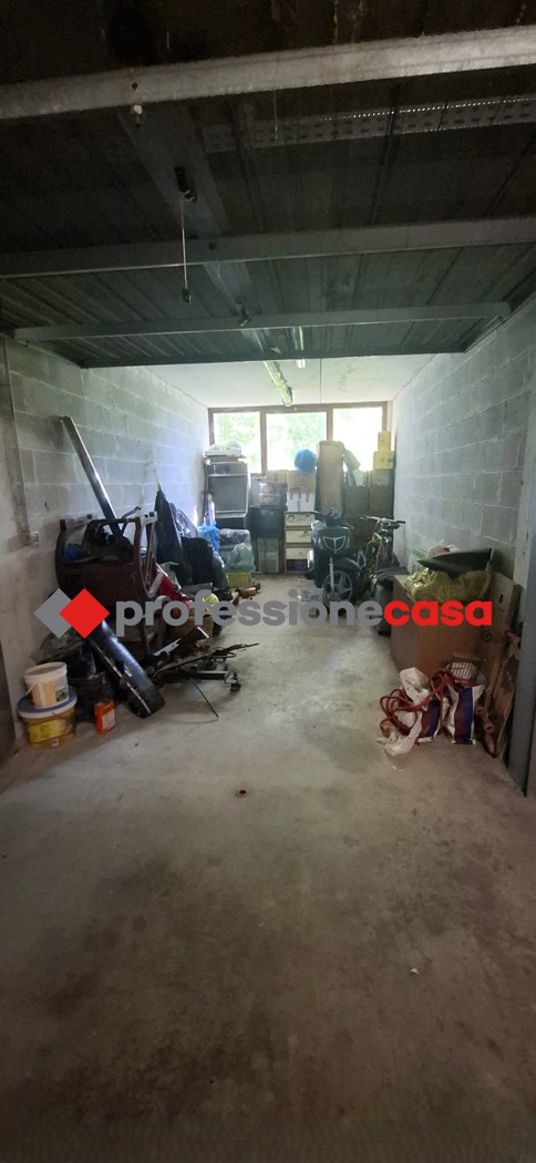 Box/Garage 18mq in vendita a Pomezia