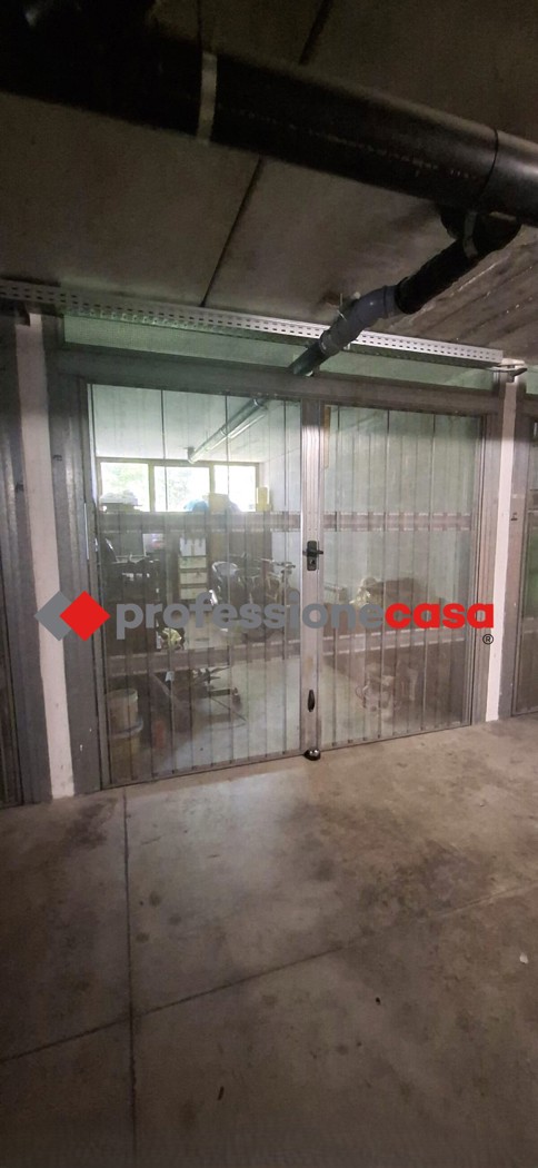 Box/Garage 18mq in vendita a Pomezia