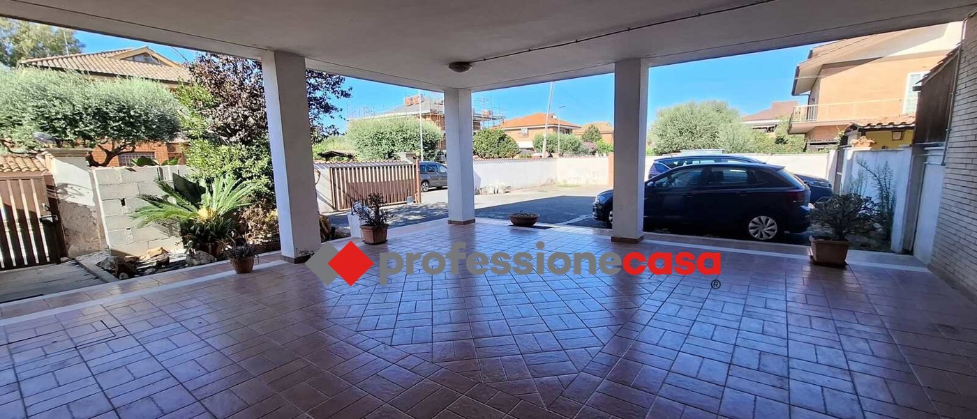Trilocale con giardino a Pomezia