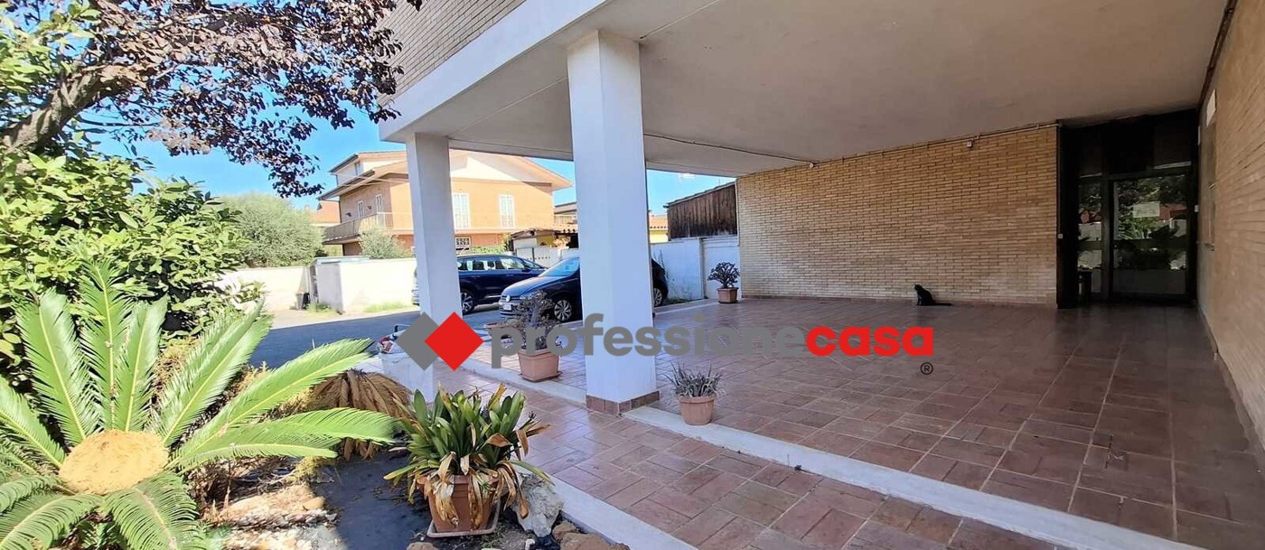 Trilocale con giardino a Pomezia