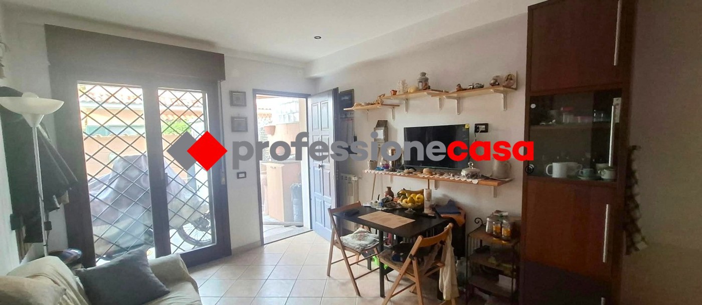 Casa indipendente con giardino a Pomezia