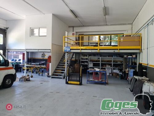 Capannone ristrutturata a Montoggio