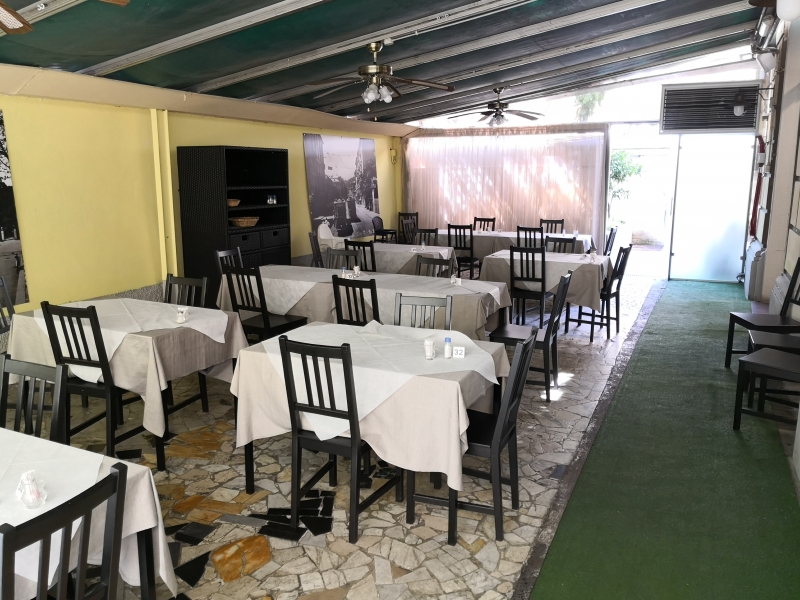 Locale commerciale con giardino a Genova