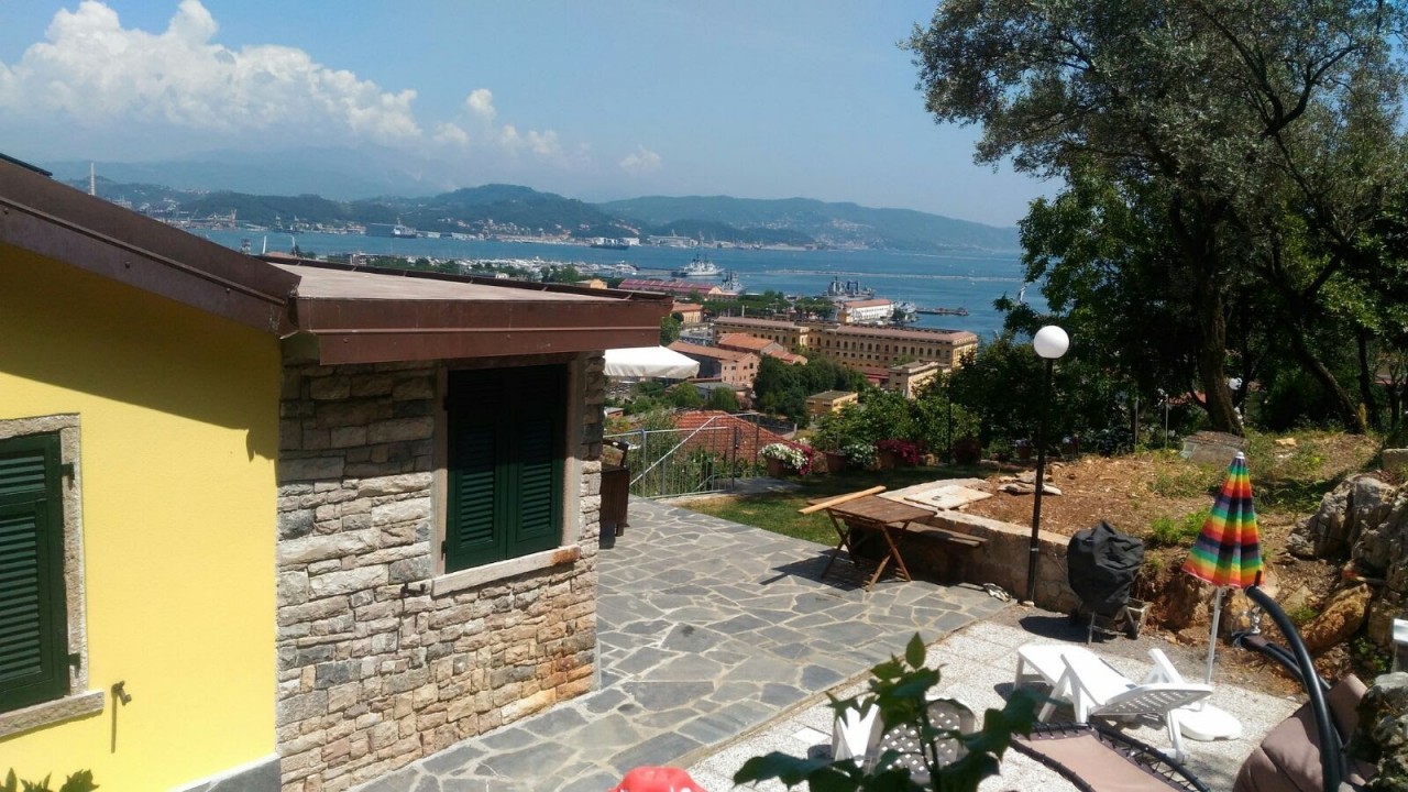 Casa indipendente con giardino a La Spezia