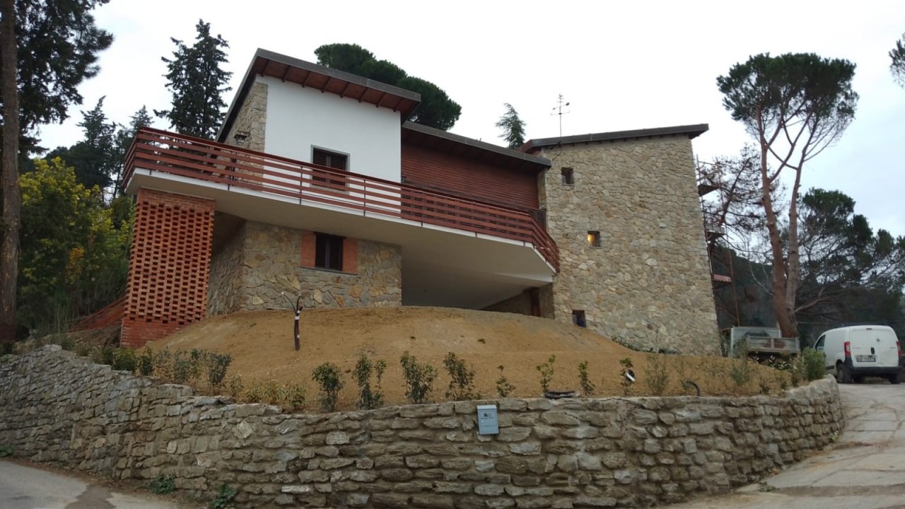 Villa con terrazzo a Camaiore