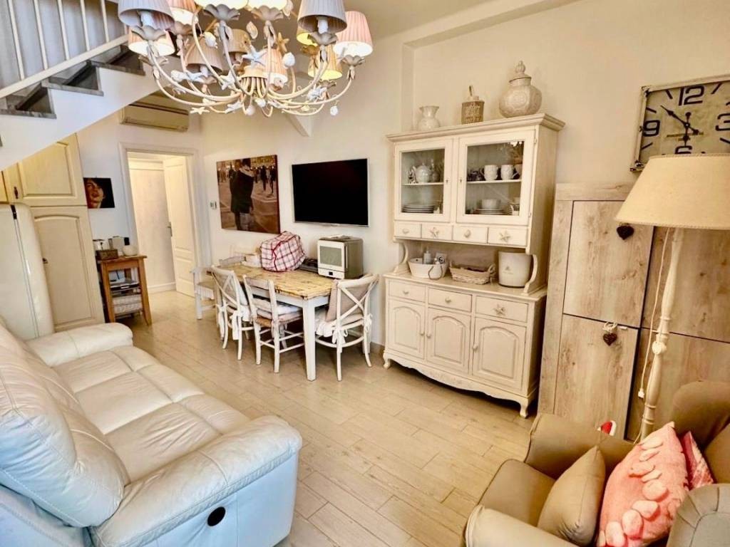 Casa indipendente con giardino a Forte dei Marmi