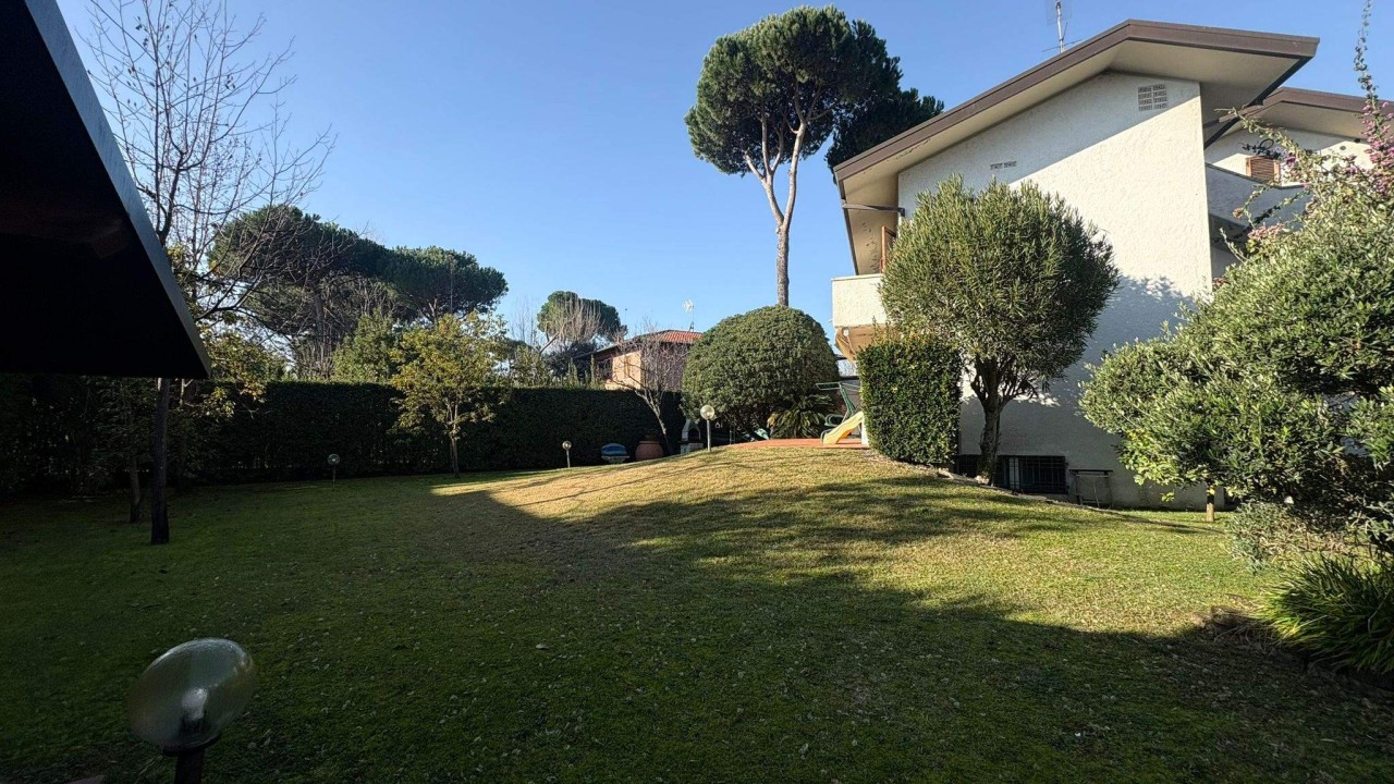 Casa indipendente in vendita a Forte dei Marmi