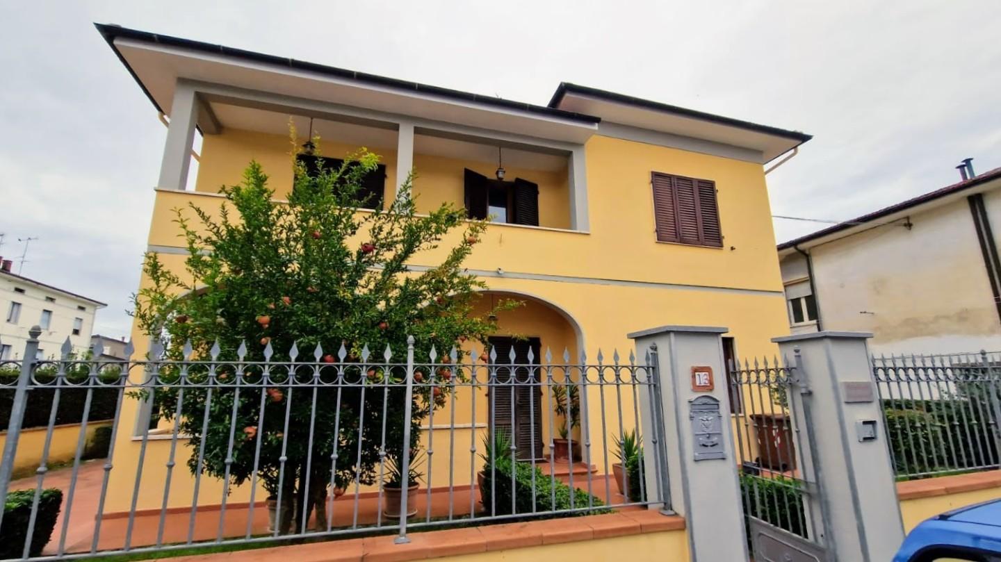 Casa indipendente con giardino a Fucecchio