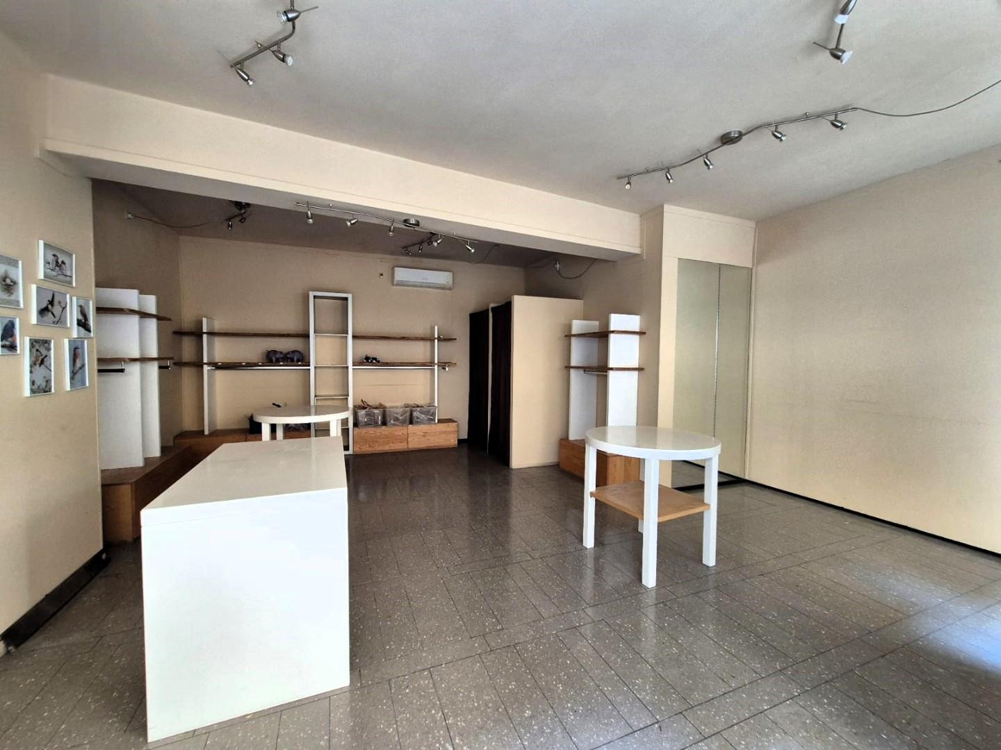 Locale commerciale in affitto a Fucecchio