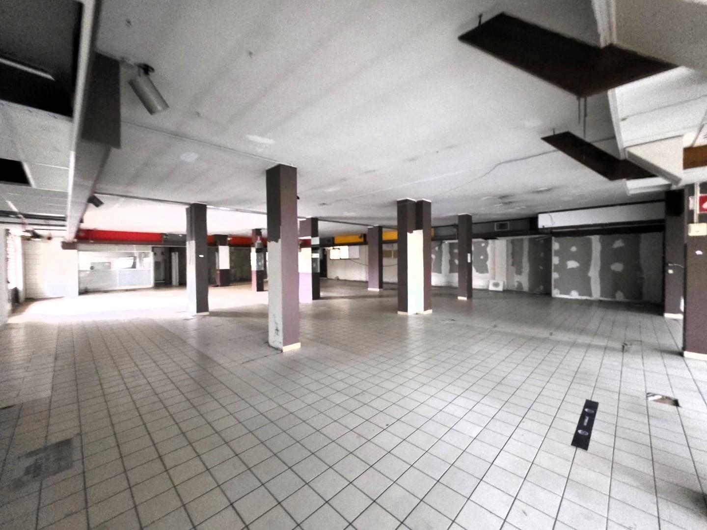 Locale commerciale in vendita a Santa Croce sull'Arno