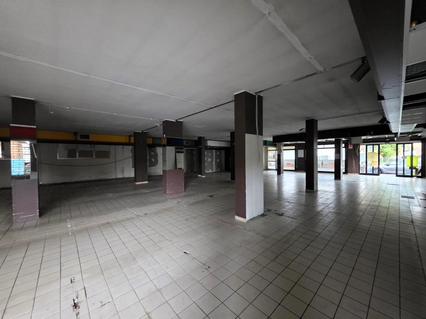 Locale commerciale in vendita a Santa Croce sull'Arno