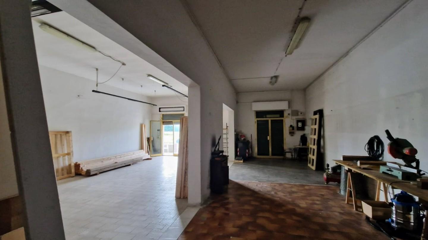 Locale commerciale in affitto a Santa Croce sull'Arno