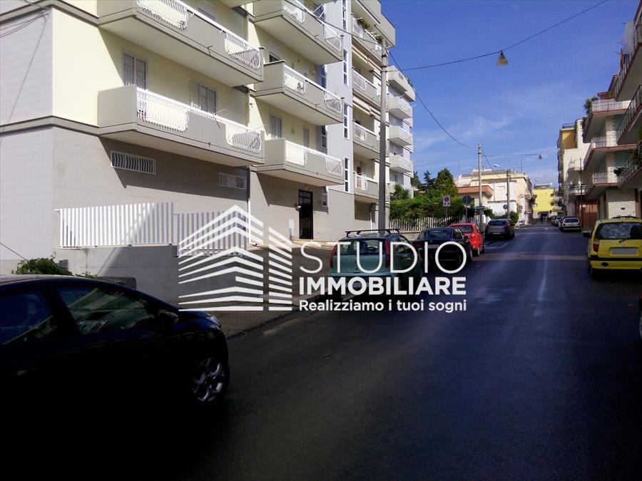 Box/Garage 140mq in affitto, Ruvo di Puglia via le croci