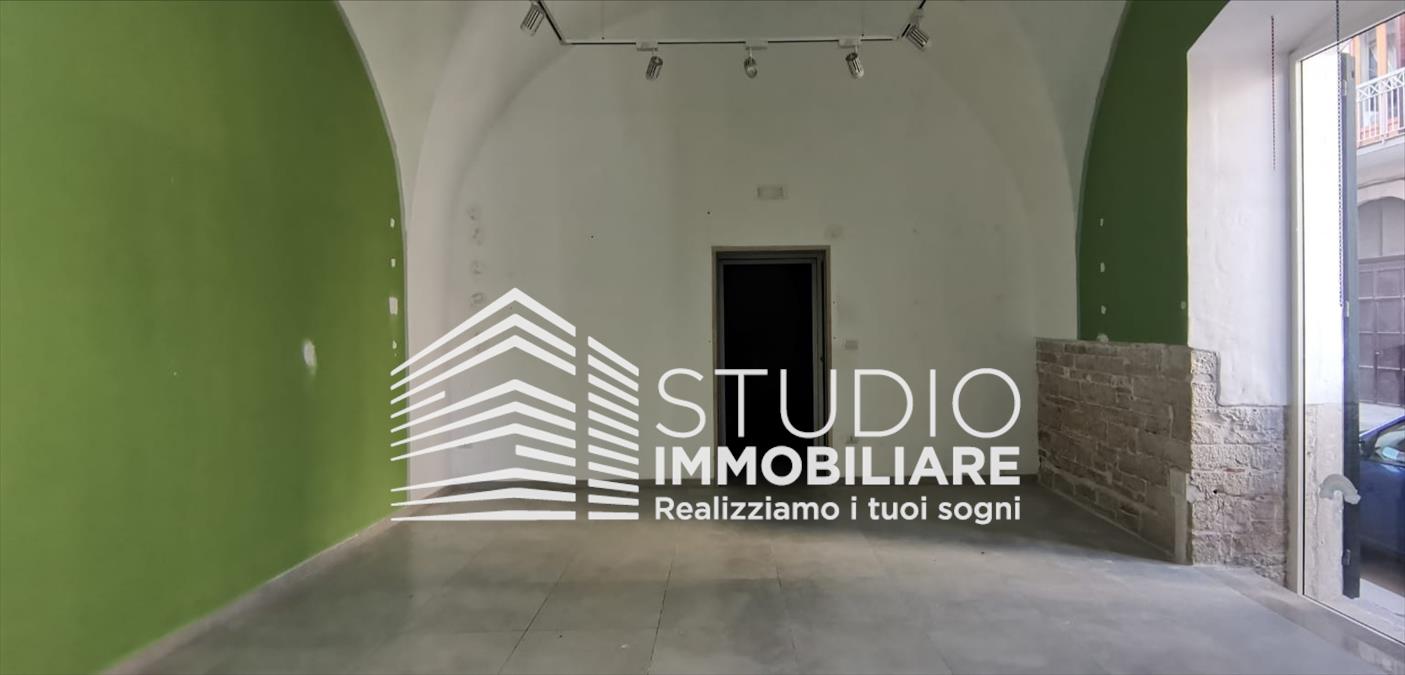 Locale commerciale in affitto, Ruvo di Puglia ospedale