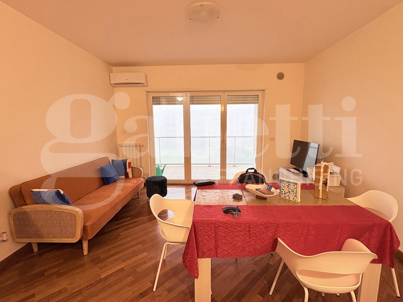 Trilocale con box a Bari