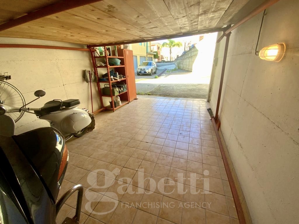Box/Garage 20mq in vendita a Ascea