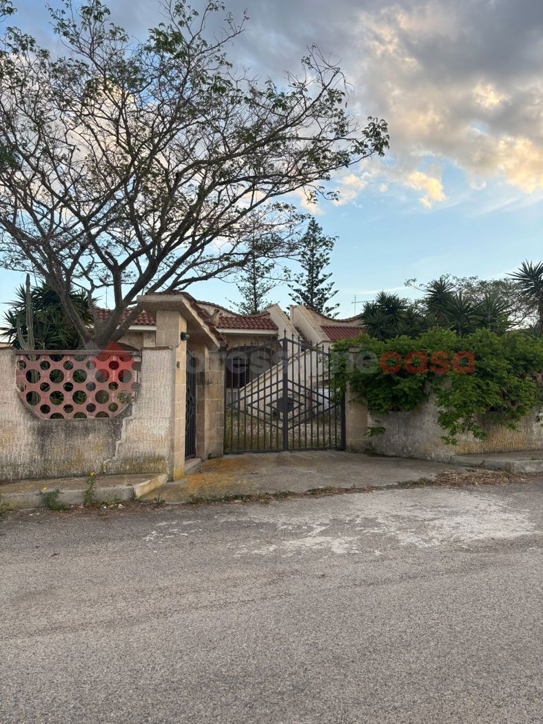Villa con giardino a Manduria