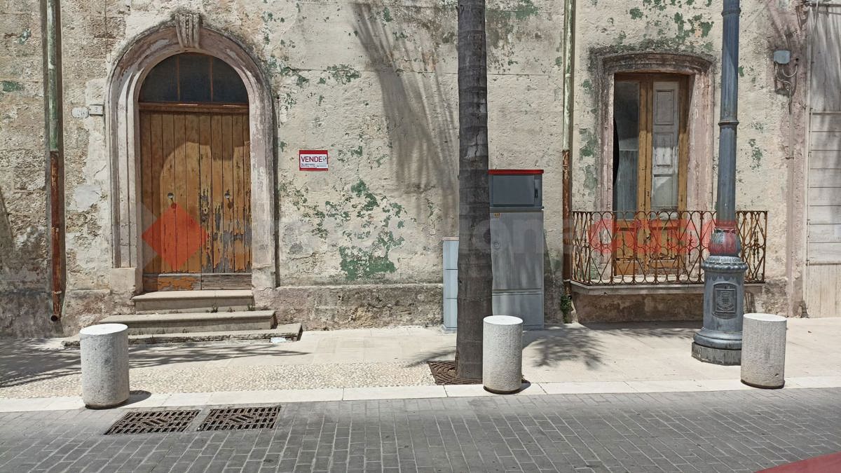 Casa indipendente da ristrutturare a Maruggio